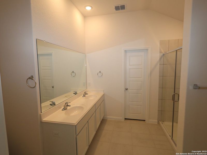 Furnished interior view inside a new home in Blue Ridge Ranch, San Antonio (Image 8).