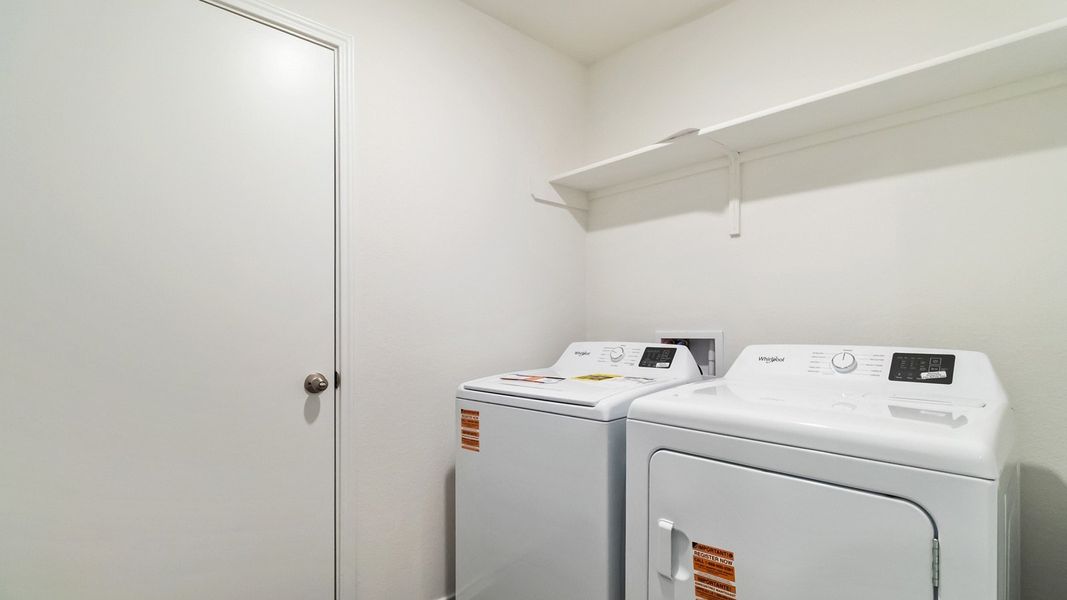 Representative interior finishes for a home built from the The Juniper by D.R. Horton in Palomino, Manor (Image 9).