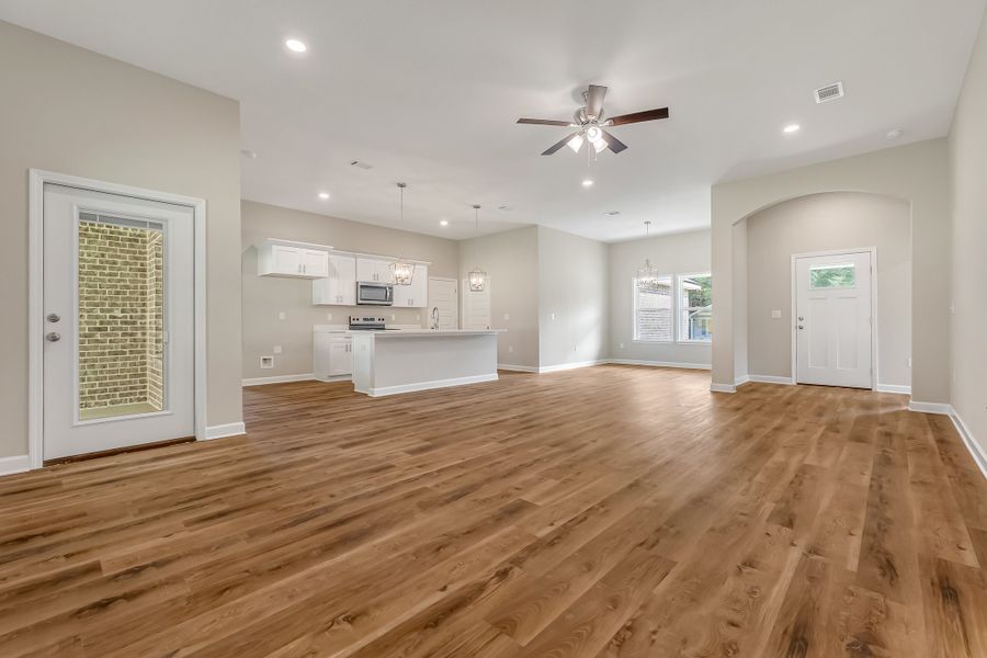 Representative unfurnished interior of a home built from the Dalton by CJL Homes in Oak Hollow, Crestview (Image 27).