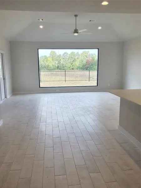 Spacious, unfurnished interior of a new home in Barton Creek Ranch, Conroe (Image 5). Spacious, unfurnished interior of a new home in Barton Creek Ranch, Conroe (Image 5).
