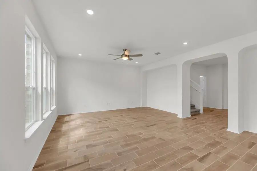 Spacious, unfurnished interior of a new home in Mustang Valley, Manor (Image 26).
