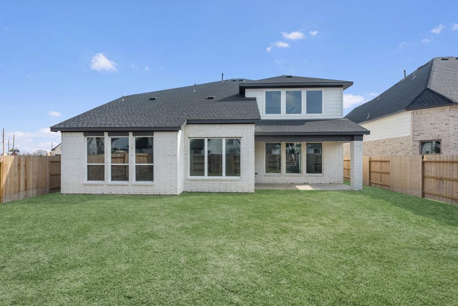 Exterior details and patio area of a home in Grange, Katy (Image 3).