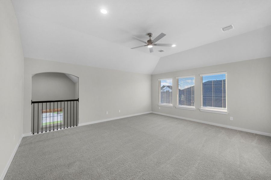 Spacious, unfurnished interior of a new home in Briarwood Crossing, Rosenberg (Image 35).