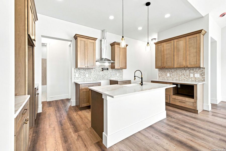 Furnished interior view inside a new home in , Bandera (Image 33).