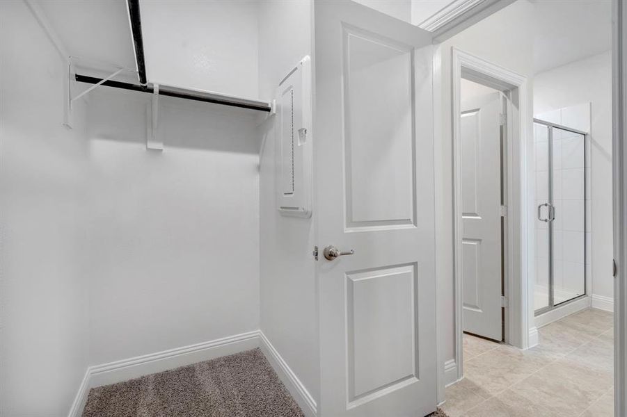 Spacious, unfurnished interior of a new home in Mustang Square, Plano (Image 12).