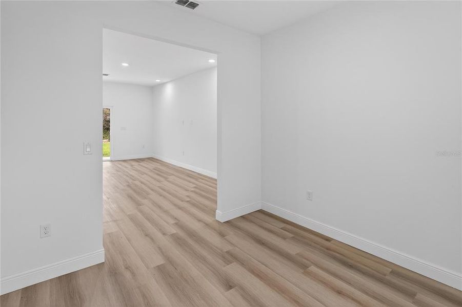 Spacious, unfurnished interior of a new home in , Ocala (Image 25).