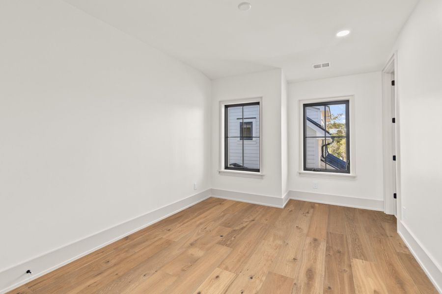 Spacious, unfurnished interior of a new home in , Charleston (Image 29).