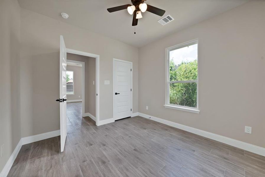 Spacious, unfurnished interior of a new home in , Granbury (Image 28). Spacious, unfurnished interior of a new home in , Granbury (Image 28).