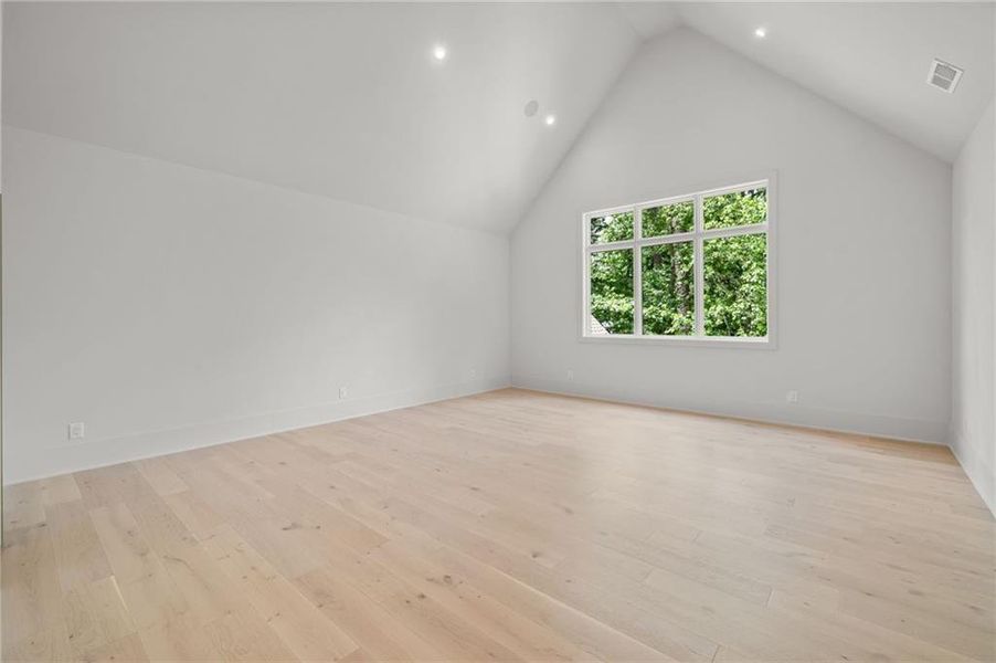 Spacious, unfurnished interior of a new home in , Alpharetta (Image 38).