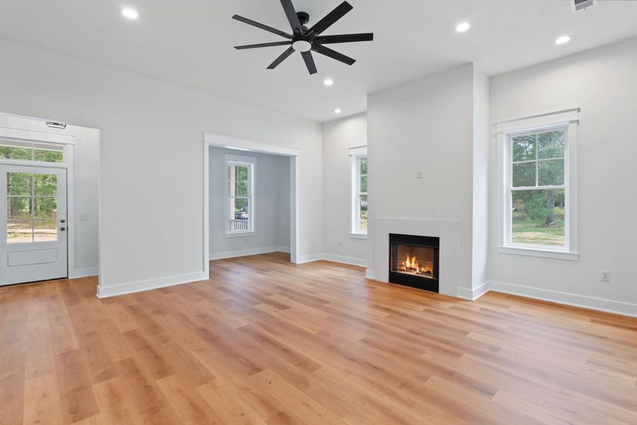 Spacious, unfurnished interior of a new home in , Hollywood (Image 11).