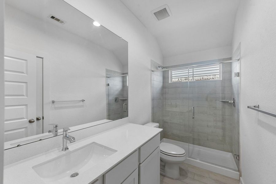 Furnished interior view inside a new home in Beacon Hill, Waller (Image 6).