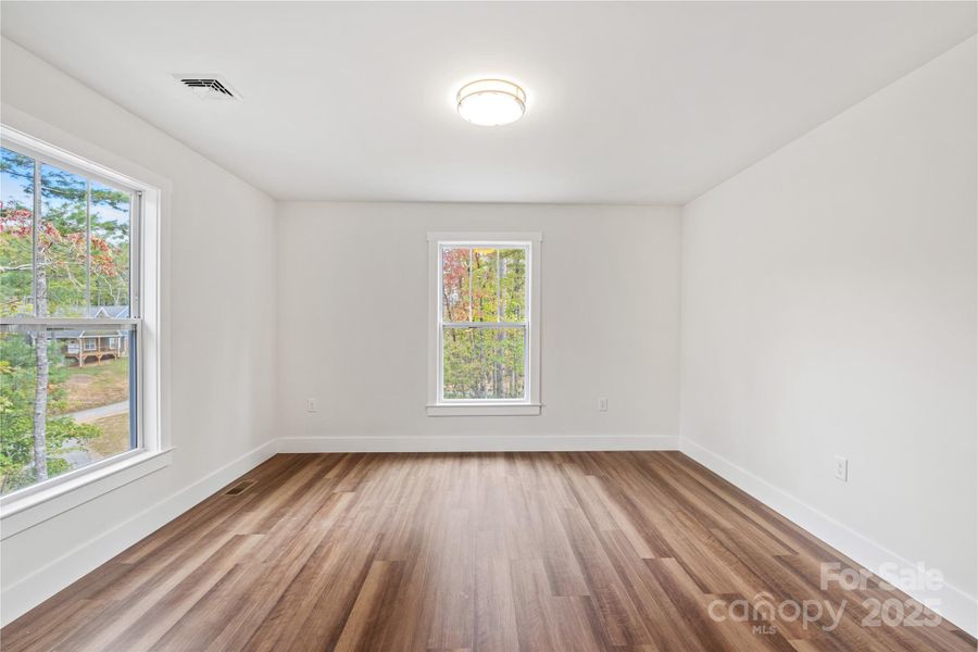 Spacious, unfurnished interior of a new home in , Fairview (Image 23).