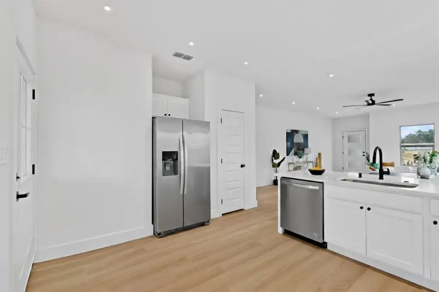 Furnished interior view inside a new home in , Dallas (Image 13).