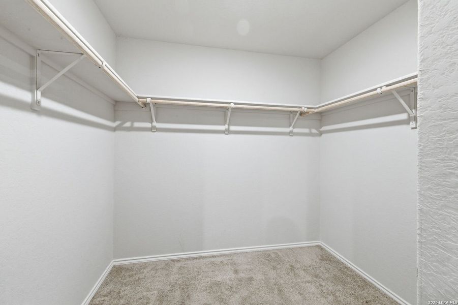 Spacious, unfurnished interior of a new home in Arroyo Ranch, Seguin (Image 24).