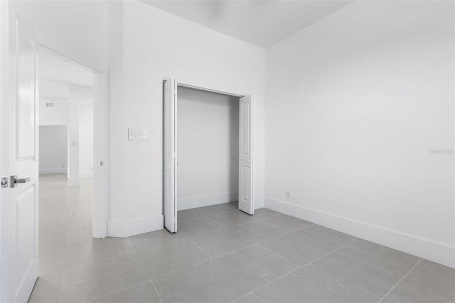 Spacious, unfurnished interior of a new home in , Lehigh Acres (Image 21).