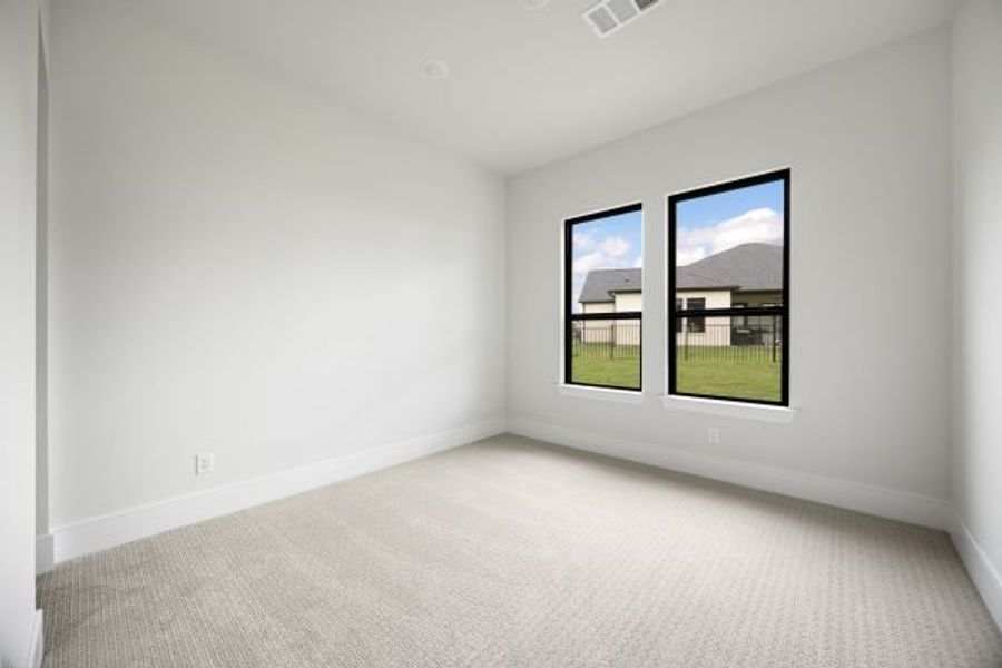 Spacious, unfurnished interior of a new home in Heath Golf and Yacht Club, Heath (Image 61).
