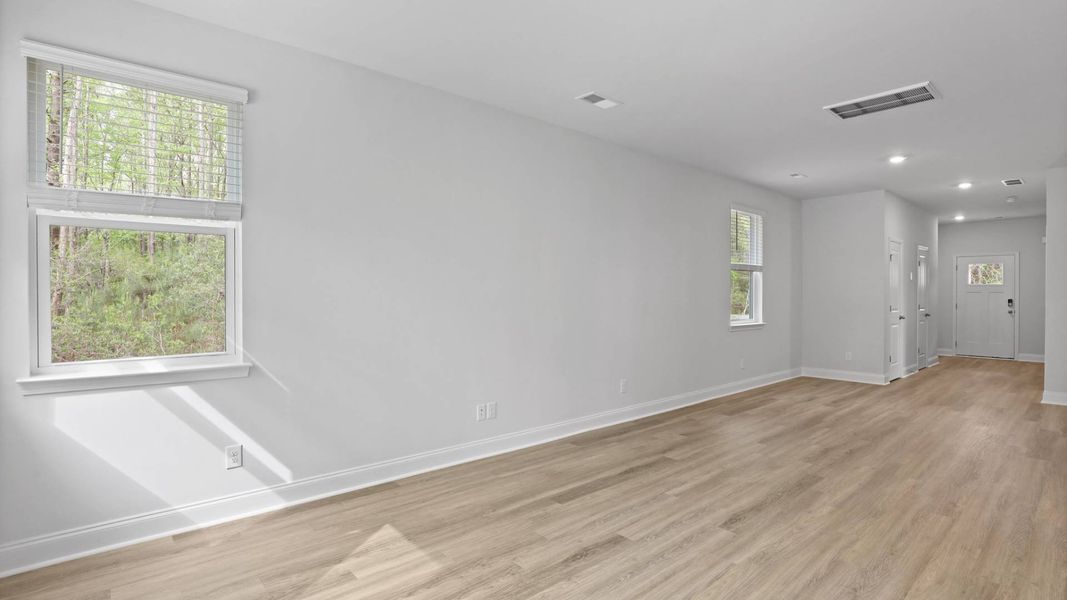 Representative unfurnished interior of a home built from the DRAYTON by D.R. Horton in Rivers Reach, Yemassee (Image 21).