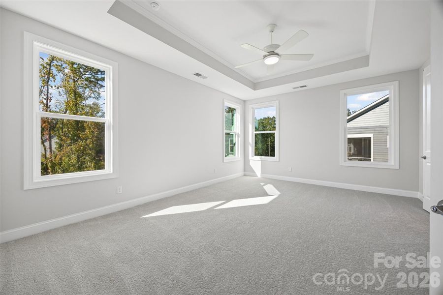 Spacious, unfurnished interior of a new home in Handsmill on Lake Wylie, York (Image 29).