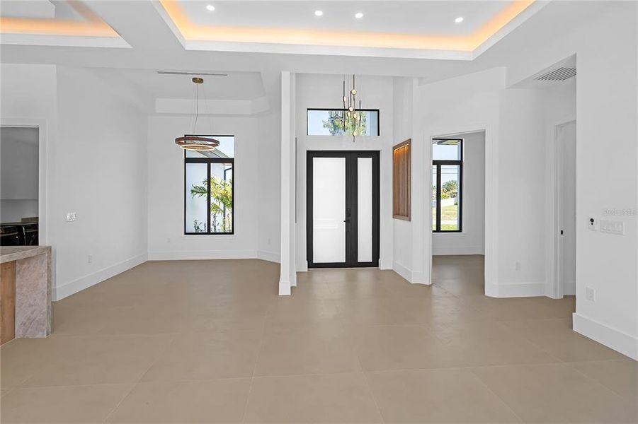 Spacious, unfurnished interior of a new home in , Cape Coral (Image 27).