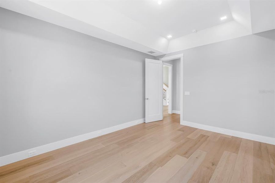 Spacious, unfurnished interior of a new home in , St. Petersburg (Image 58).