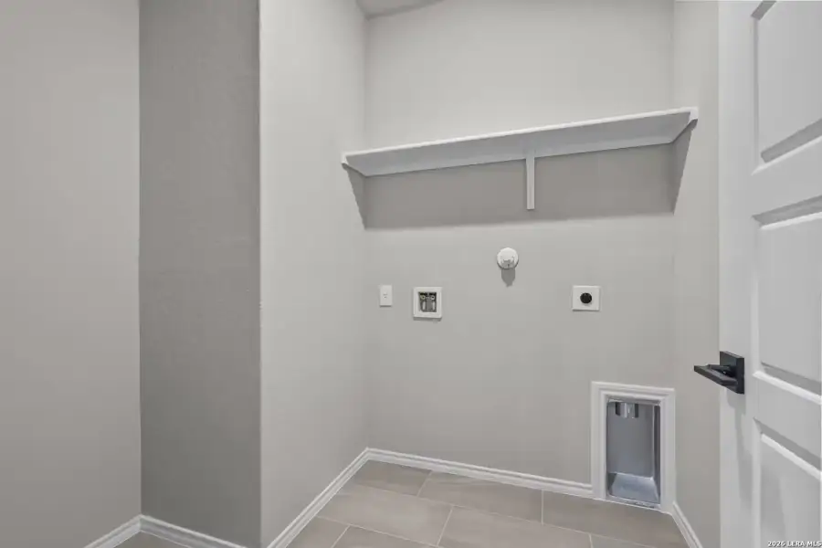 Spacious, unfurnished interior of a new home in Hannah Heights, Seguin (Image 20).
