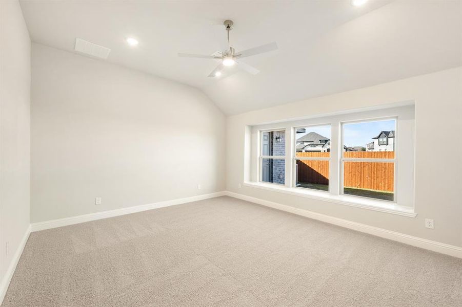 Spacious, unfurnished interior of a new home in Sunrise at Garden Valley, Waxahachie (Image 19).