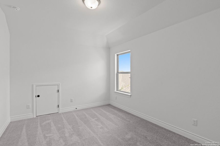Spacious, unfurnished interior of a new home in Bison Ridge, San Antonio (Image 21).