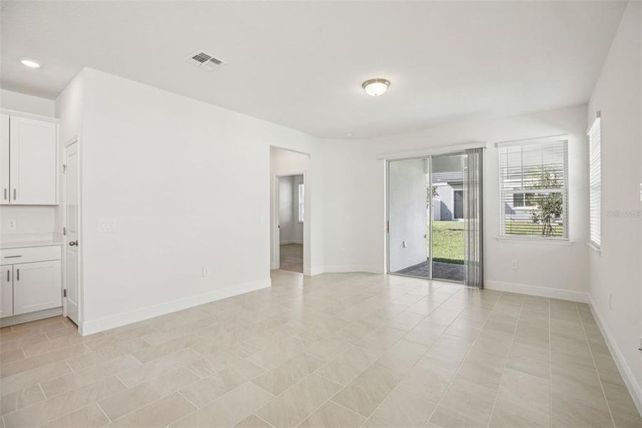 Spacious, unfurnished interior of a new home in Cyrene at Minneola, Minneola (Image 15).