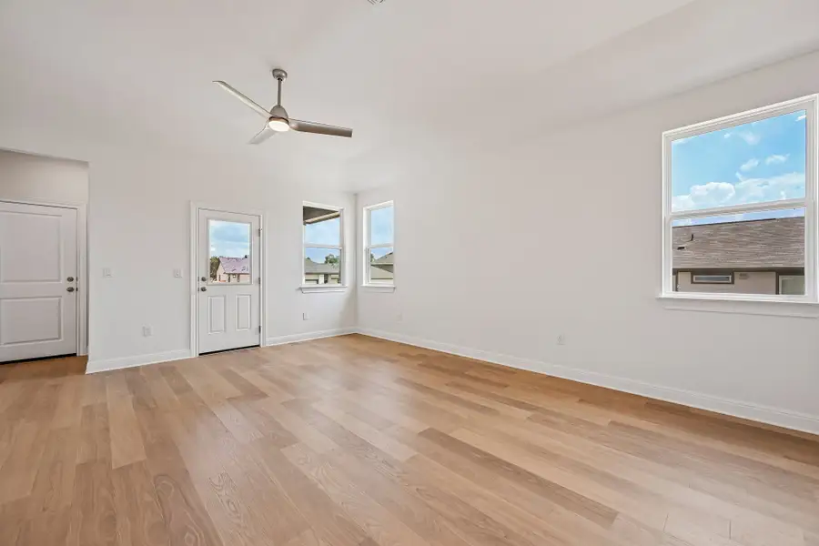 Spacious, unfurnished interior of a new home in Sage Hollow, Kyle (Image 12).