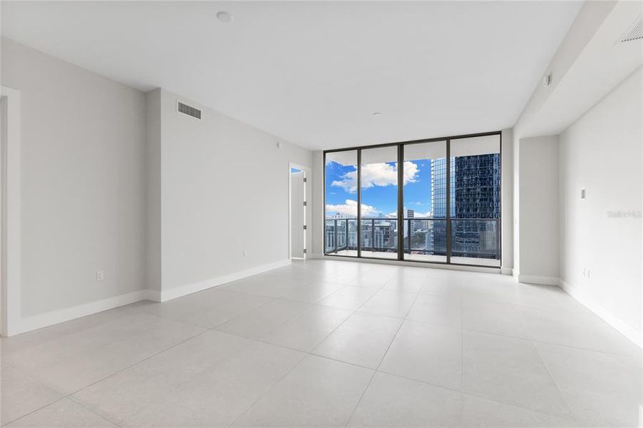 Spacious, unfurnished interior of a new home in , St. Petersburg (Image 16). Spacious, unfurnished interior of a new home in , St. Petersburg (Image 16).