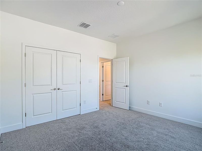 Spacious, unfurnished interior of a new home in , Tampa (Image 60).