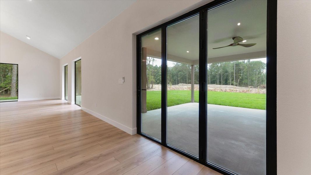 Spacious, unfurnished interior of a new home in , Conroe (Image 13).