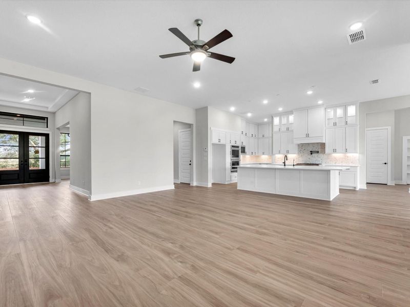 Spacious, unfurnished interior of a new home in , Fulshear (Image 15).