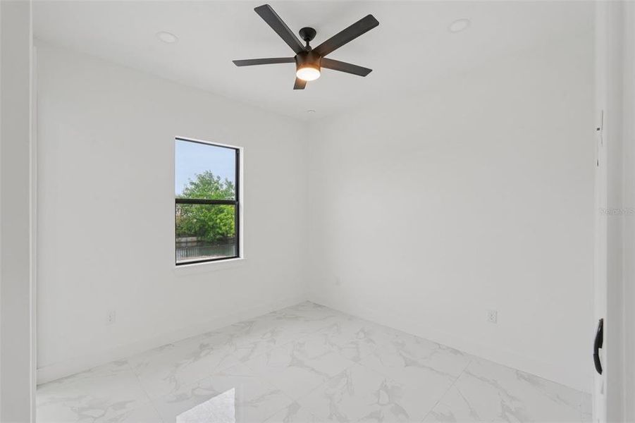 Spacious, unfurnished interior of a new home in , Cape Coral (Image 34).
