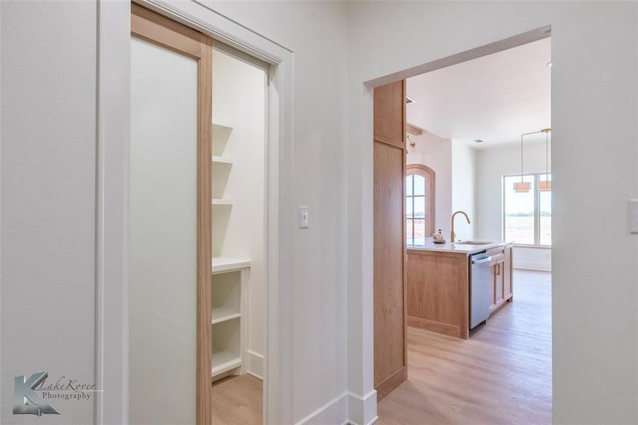 Spacious, unfurnished interior of a new home in , Abilene (Image 20).