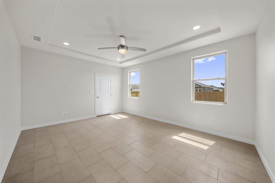 Spacious, unfurnished interior of a new home in Paloma Ranch, Harlingen (Image 19).
