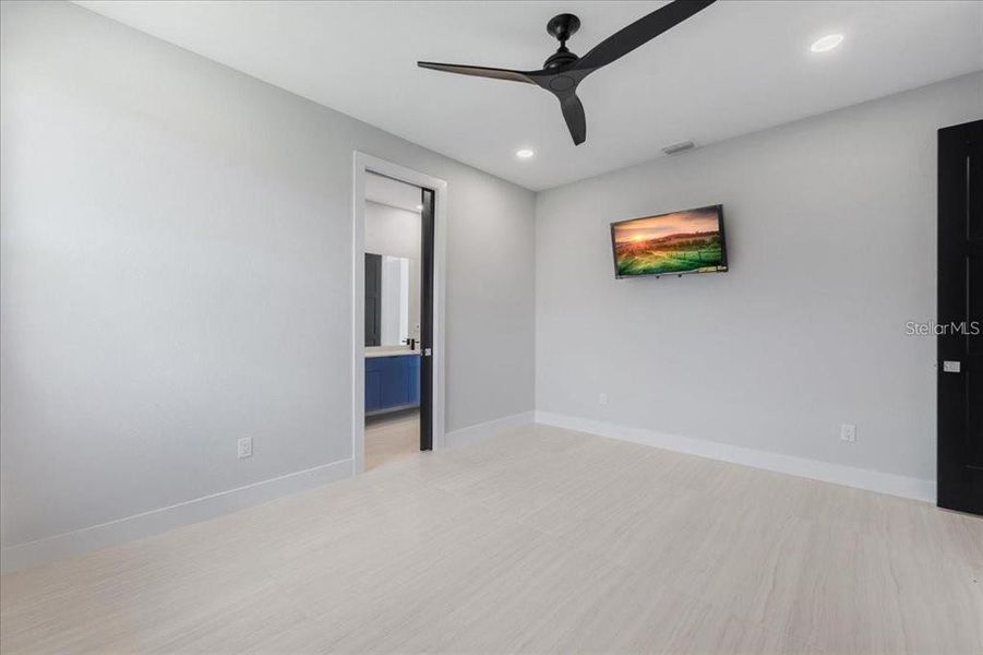 Spacious, unfurnished interior of a new home in , Punta Gorda (Image 38).