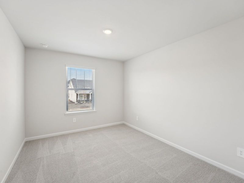 Spacious, unfurnished interior of a new home in Ivey Township, Dallas (Image 18).