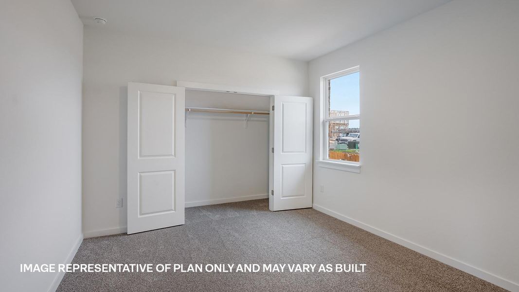 Spacious, unfurnished interior of a new home in Rosenbusch Ranch, Leander (Image 26).