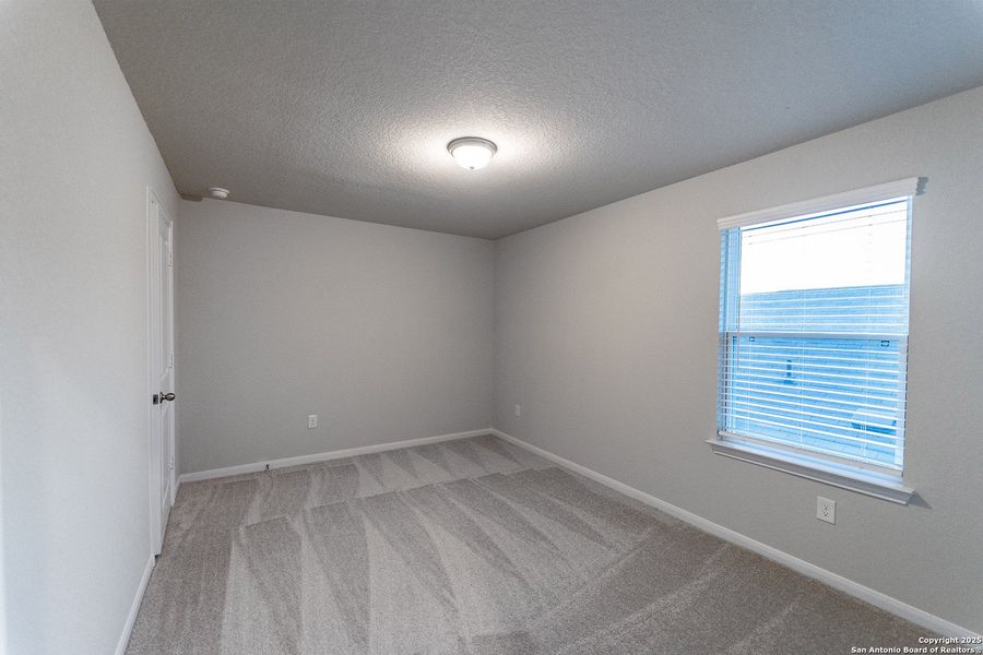Spacious, unfurnished interior of a new home in Hennersby Hollow, San Antonio (Image 18).