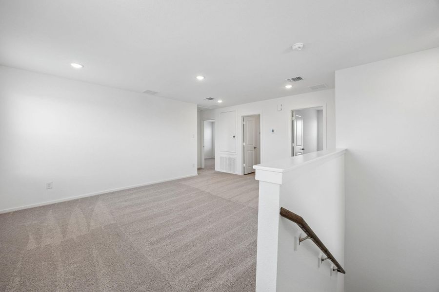 Spacious, unfurnished interior of a new home in Stokesbury, Waller (Image 35).
