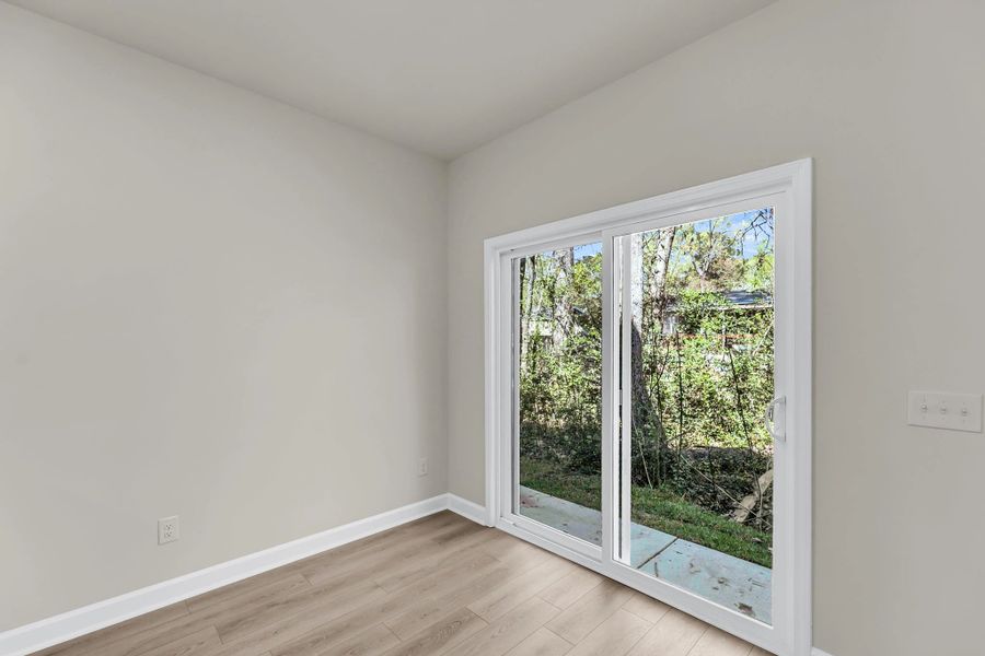 Spacious, unfurnished interior of a new home in Windward Village, Summerville (Image 8).
