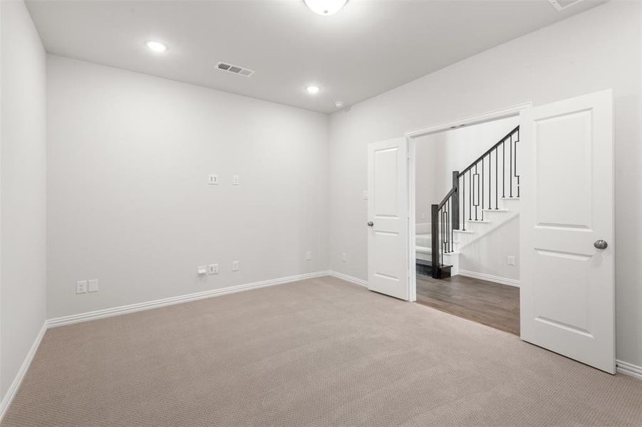 Spacious, unfurnished interior of a new home in , Oak Point (Image 20).