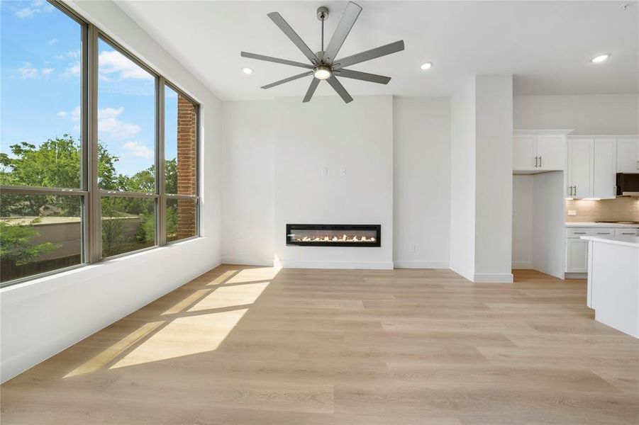 Spacious, unfurnished interior of a new home in , Farmers Branch (Image 23).