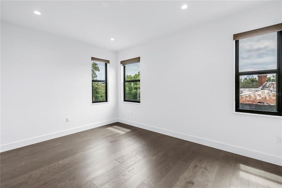Spacious, unfurnished interior of a new home in East Oak Townhomes, Tampa (Image 35).