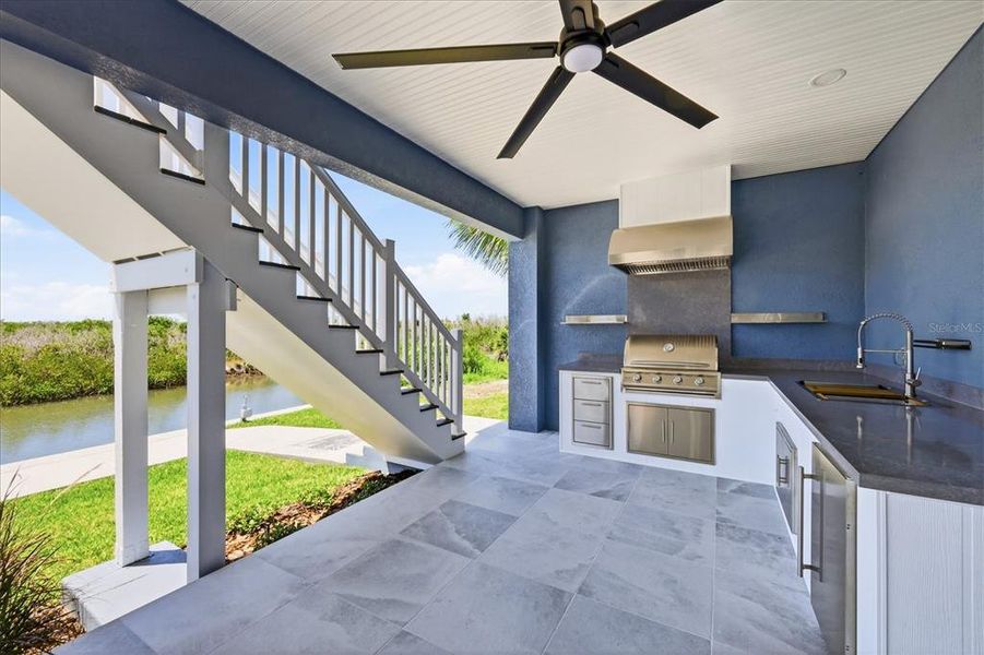 Exterior details and patio area of a home in , Placida (Image 3).
