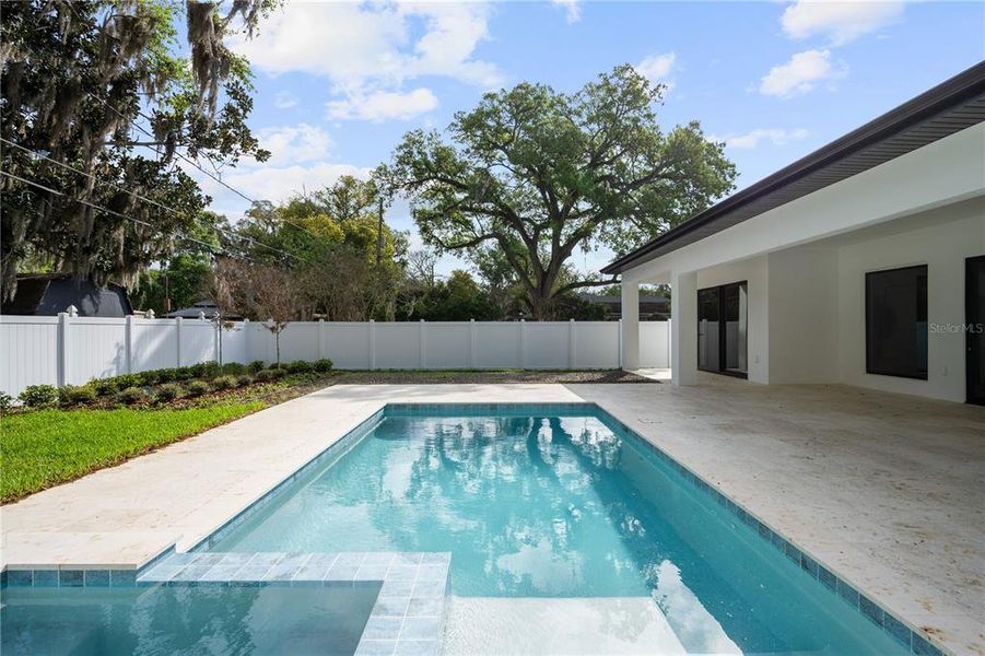 Exterior details and patio area of a home in College Park, Orlando (Image 33).