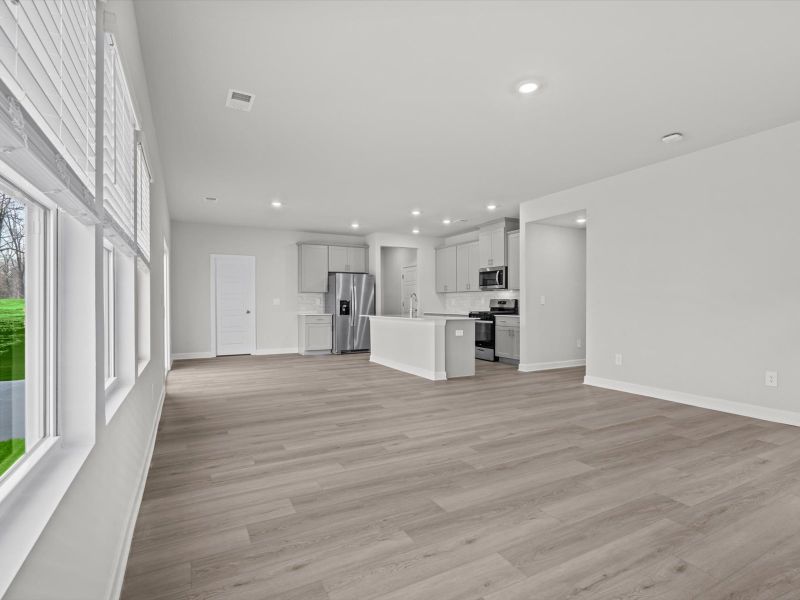 Spacious, unfurnished interior of a new home in Wexford Park, Fountain Inn (Image 12).