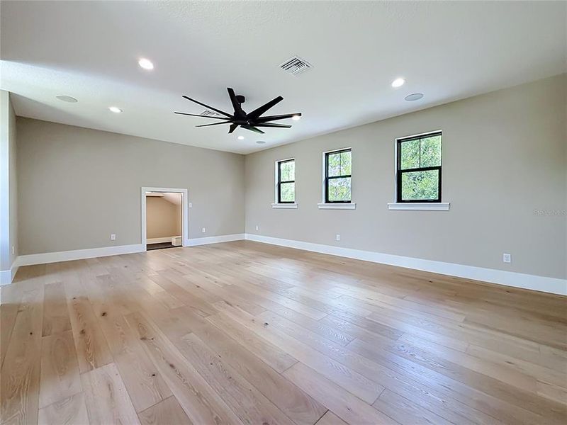 Spacious, unfurnished interior of a new home in , Howey-in-the-Hills (Image 42).