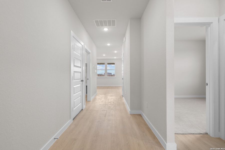 Spacious, unfurnished interior of a new home in Hiddenbrooke, Seguin (Image 27). Spacious, unfurnished interior of a new home in Hiddenbrooke, Seguin (Image 27).